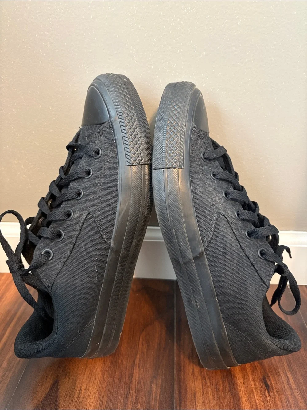 Converse Men’s Low-Top Canvas Sneakers in Black - Picture 6 of 6